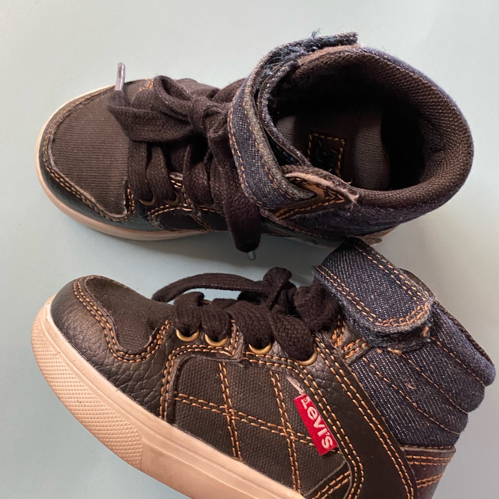 LEVI’S booties
